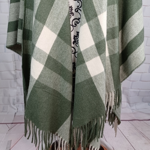 Universal Tread women's plaid print fringed shawl size one size fits most b11 - Picture 7 of 9